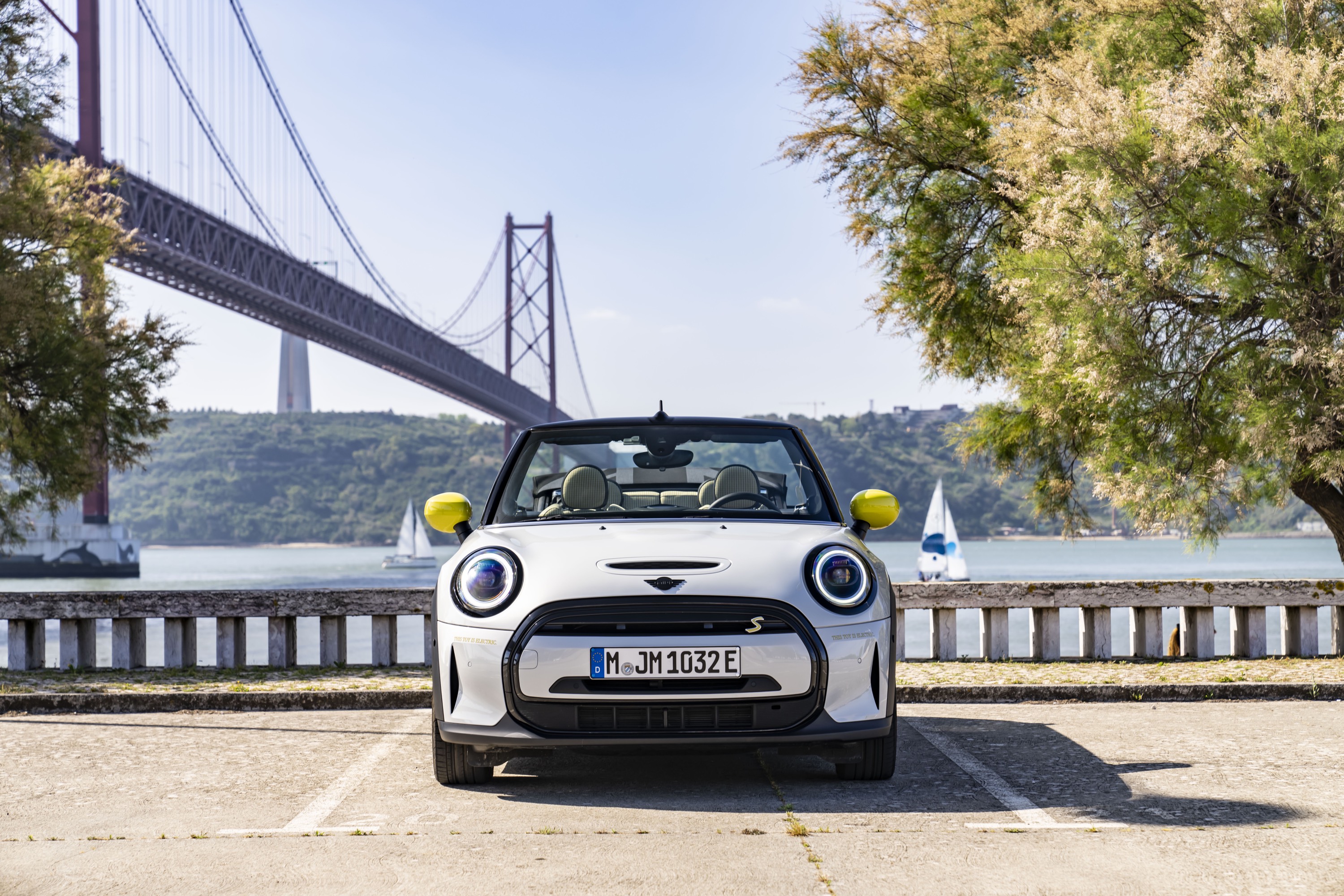 Mini Cooper SE Convertible Concept