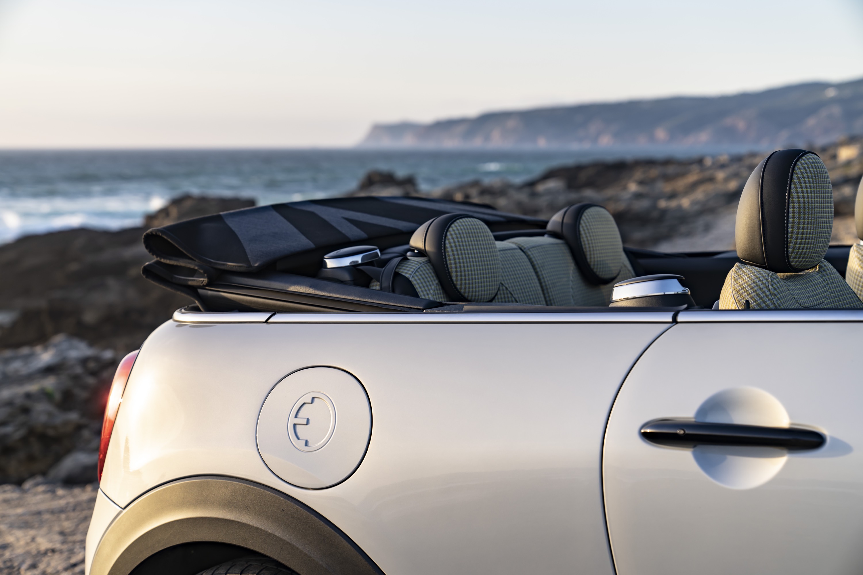 Mini Cooper SE Convertible Concept