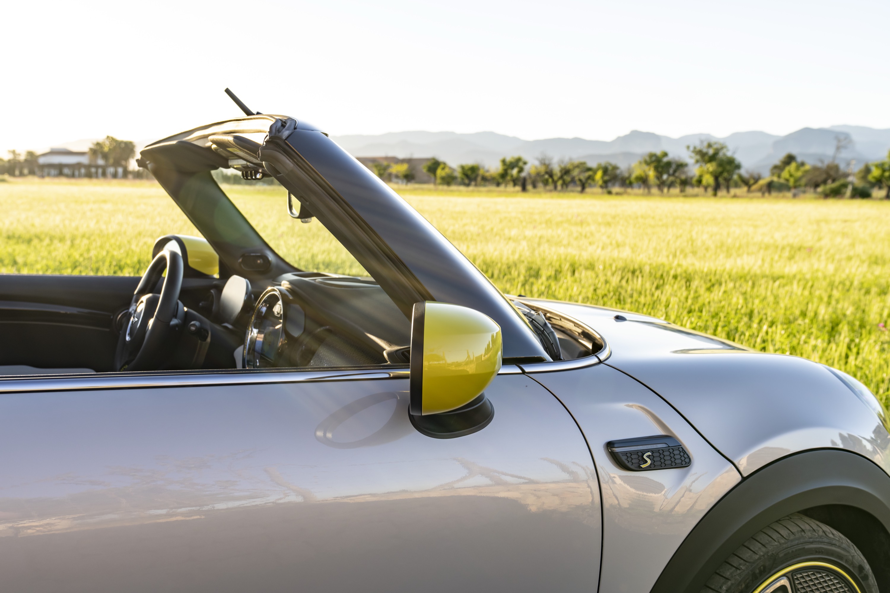 Mini Cooper SE Convertible Concept