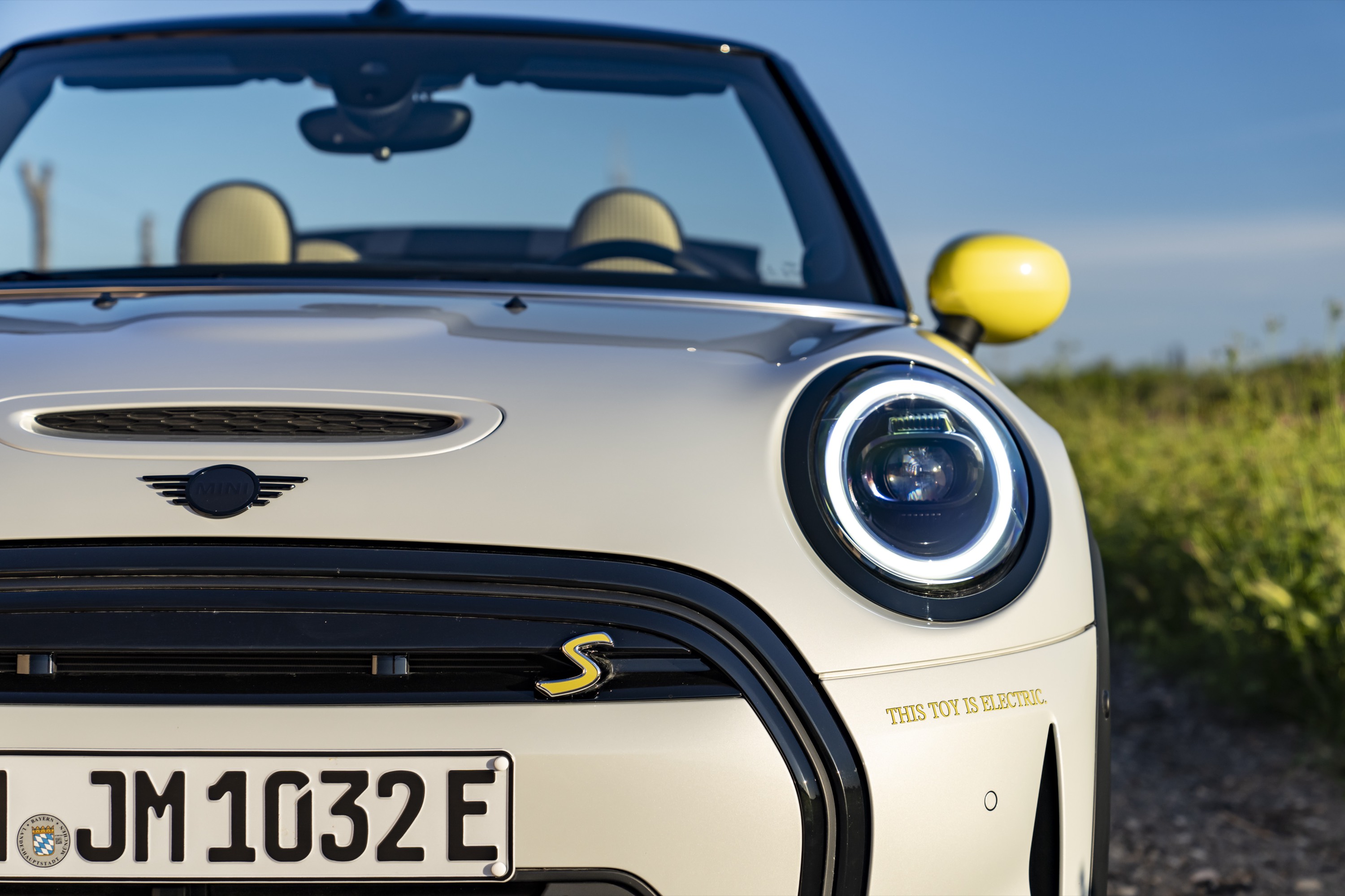 Mini Cooper SE Convertible Concept