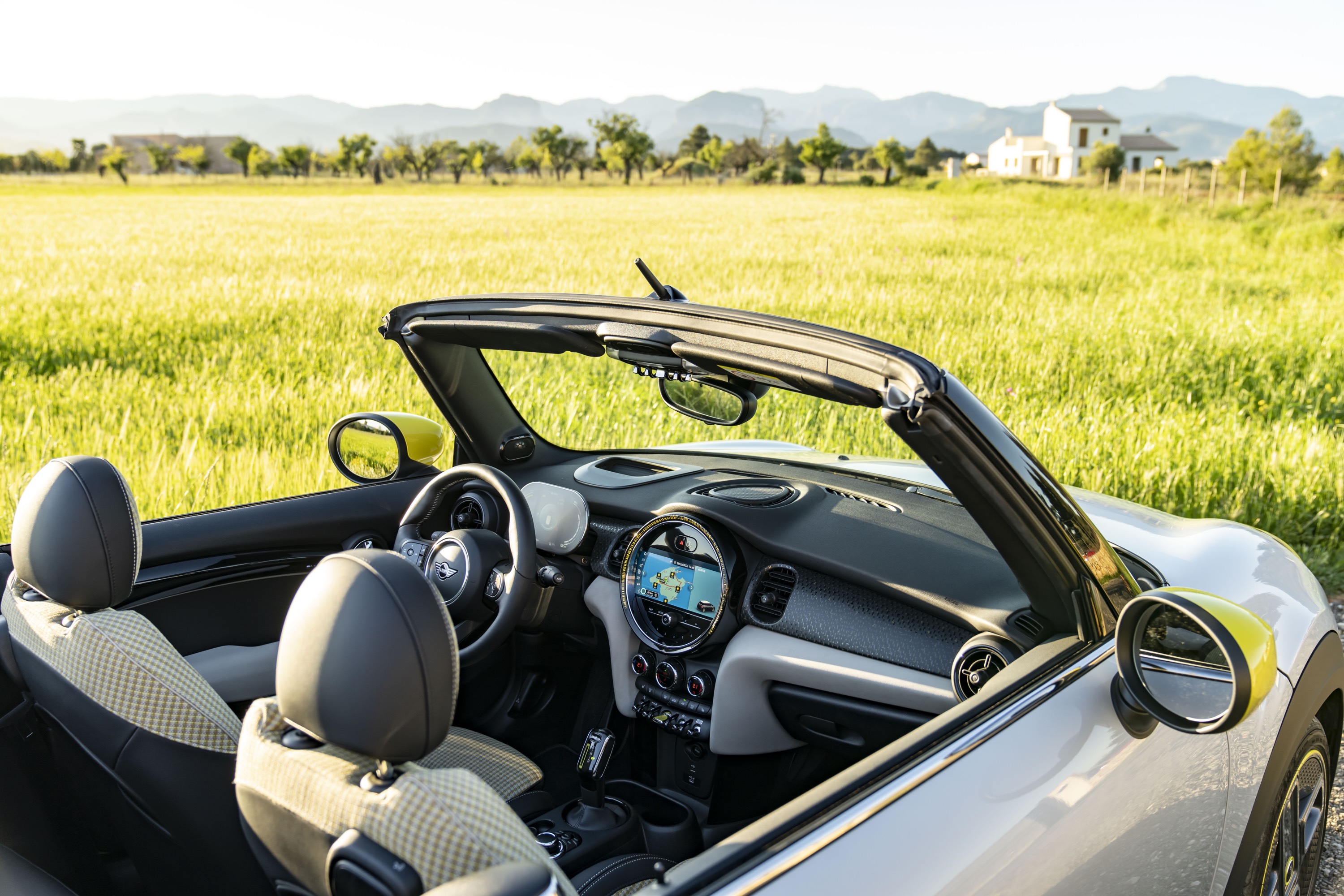 Mini Cooper SE Convertible Concept