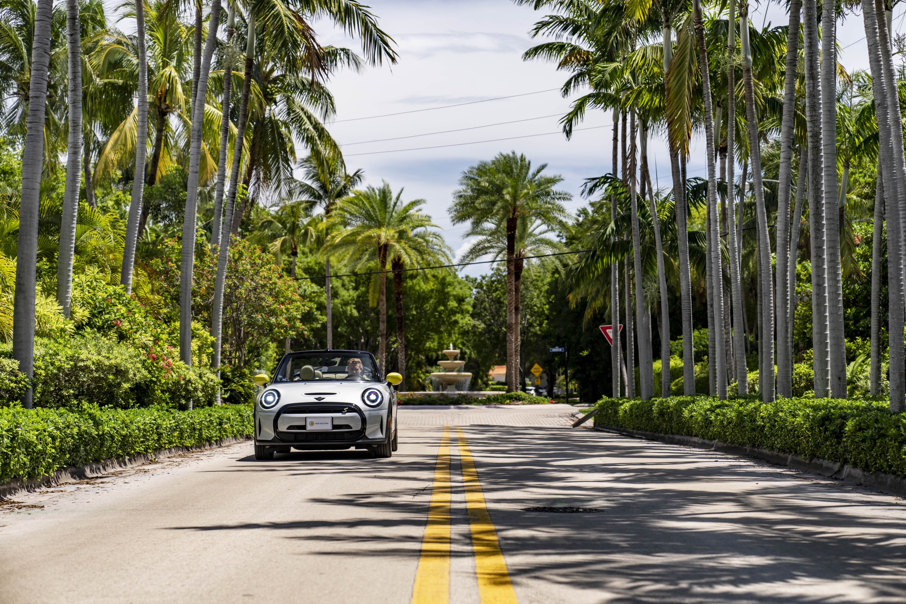 Mini Cooper SE Convertible Concept