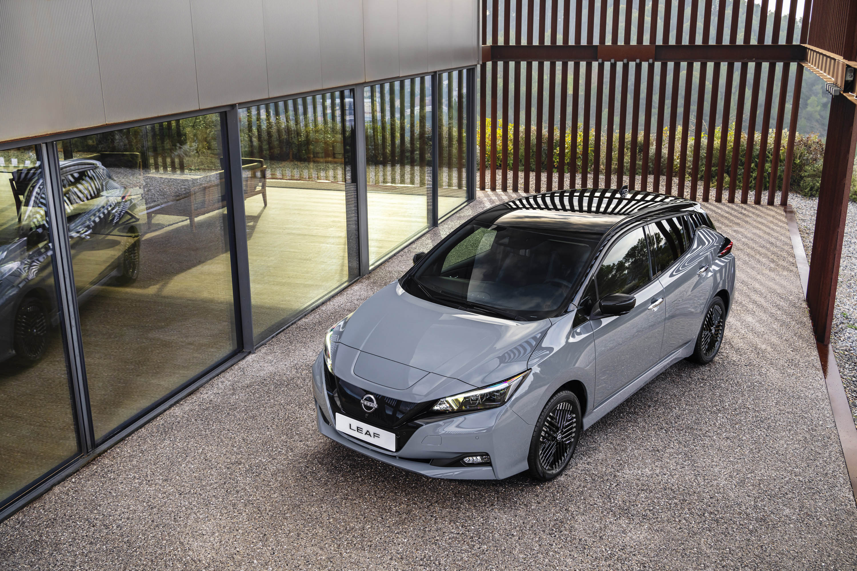 nissan-leaf-2022-picture-2-of-43
