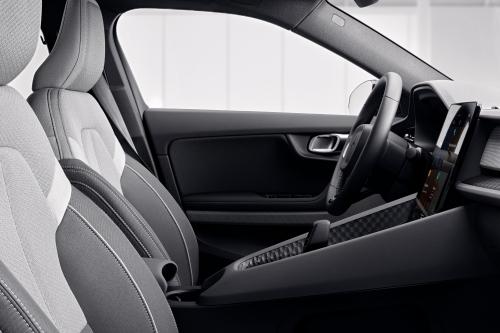 Polestar 2 (2022) - picture 32 of 67