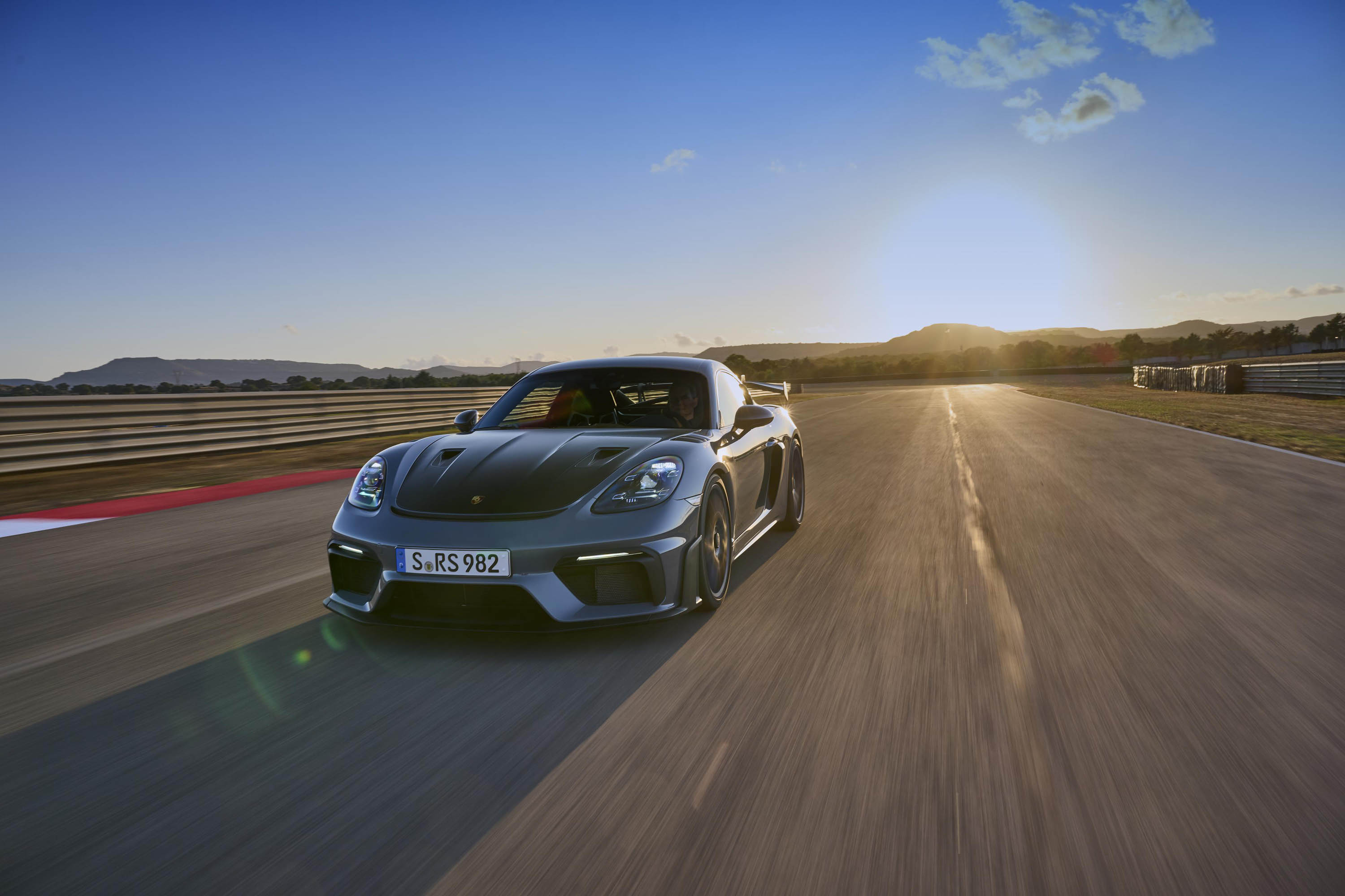 Porsche 718 Cayman GT4 RS