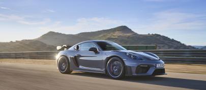 Porsche 718 Cayman GT4 RS (2022) - picture 12 of 26