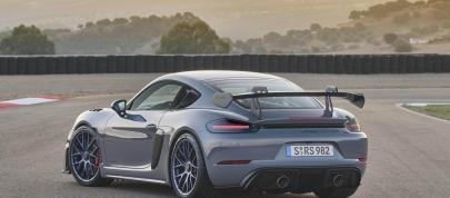 Porsche 718 Cayman GT4 RS (2022) - picture 20 of 26