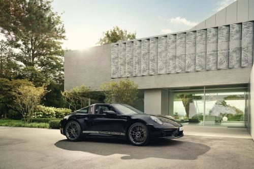 Porsche 911 Edition 50 Years Porsche Design (2022) - picture 1 of 18