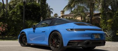 Porsche 911 Targa 4 GTS (2022) - picture 7 of 22
