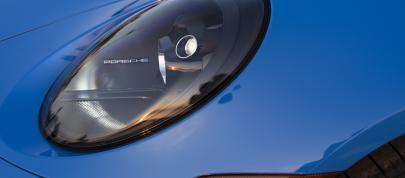 Porsche 911 Targa 4 GTS (2022) - picture 12 of 22