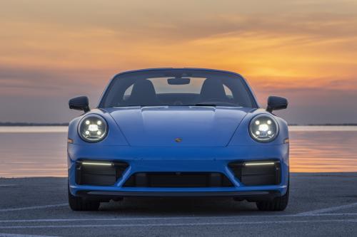 Porsche 911 Targa 4 GTS (2022) - picture 1 of 22