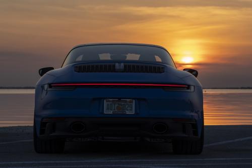 Porsche 911 Targa 4 GTS (2022) - picture 8 of 22