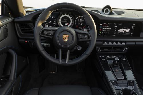 Porsche 911 Targa 4 GTS (2022) - picture 17 of 22