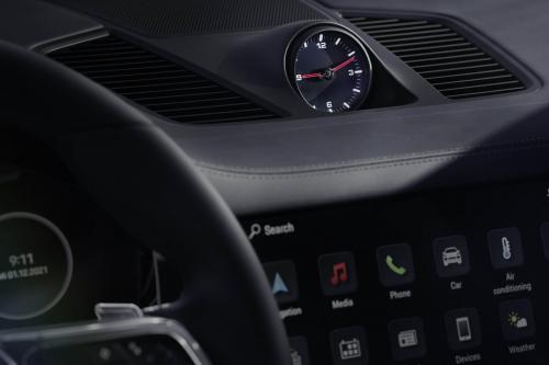 Porsche Cayenne Platinum Edition (2022) - picture 8 of 9