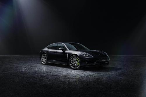 Porsche Panamera 4 E-Hybrid Platinum Edition (2022) - picture 1 of 7