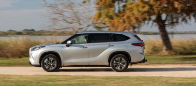 Toyota Highlander Hybrid-Only Bronze Edition (2022) - picture 12 of 36