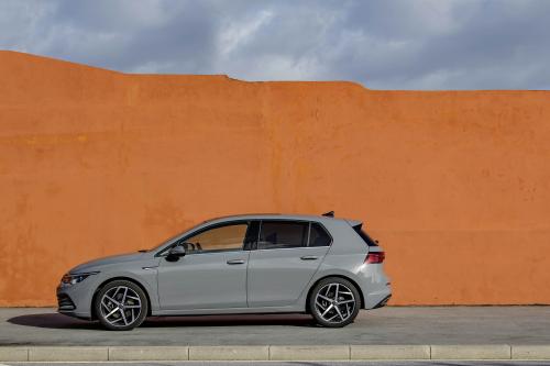Volkswagen Golf (2022) - picture 41 of 51