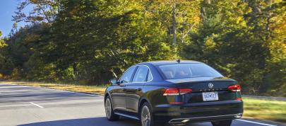 Volkswagen Passat (2022) - picture 7 of 13
