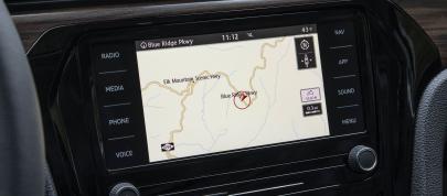 Volkswagen Passat (2022) - picture 12 of 13