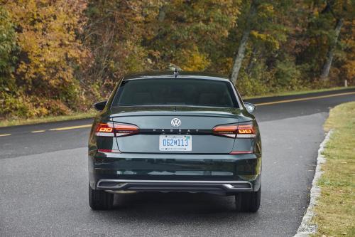 Volkswagen Passat (2022) - picture 8 of 13