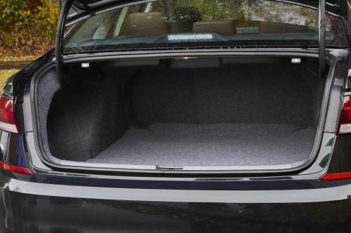 Volkswagen Passat (2022) - picture 9 of 13