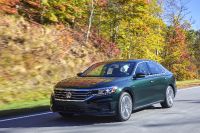 Volkswagen Passat (2022) - picture 2 of 13