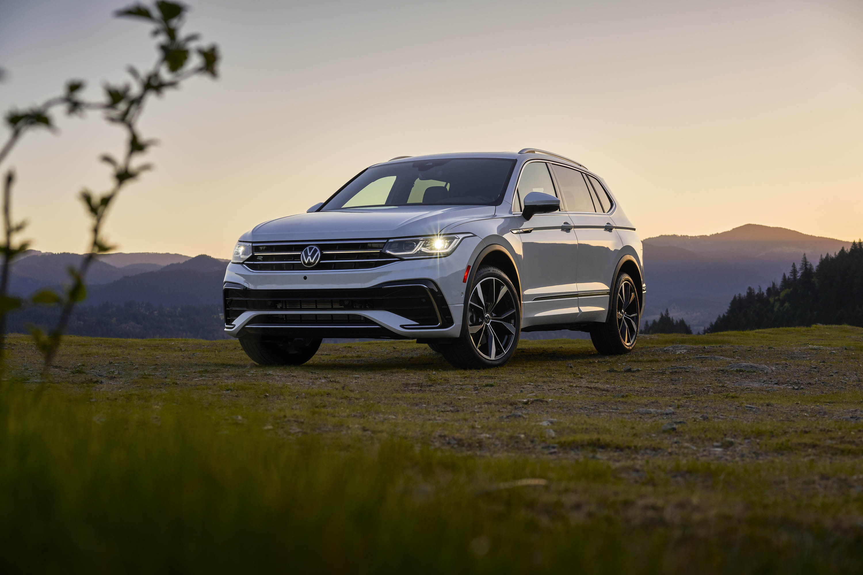 Volkswagen Tiguan SEL R-Line Oryx White