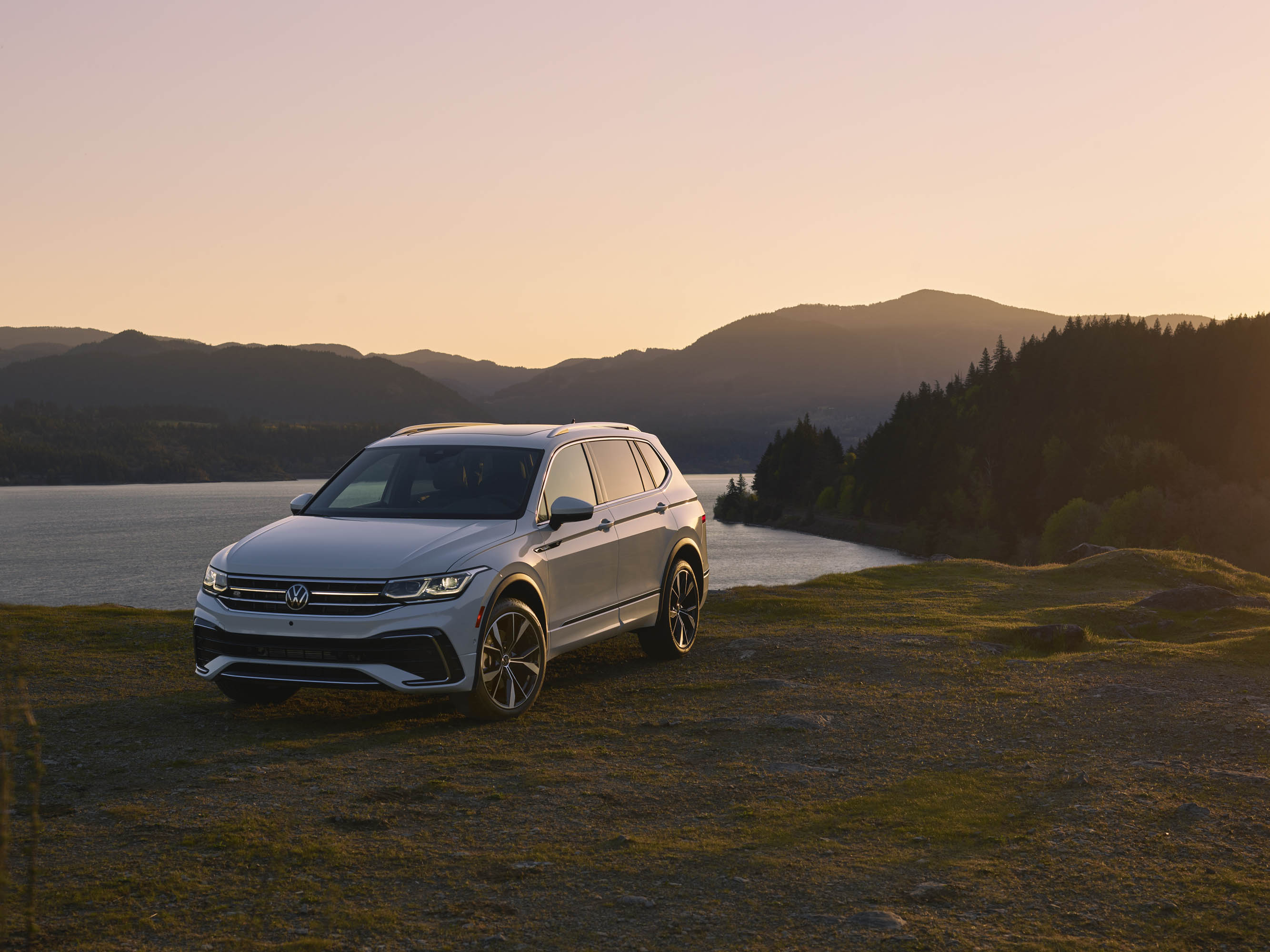 Volkswagen Tiguan SEL R-Line Oryx White