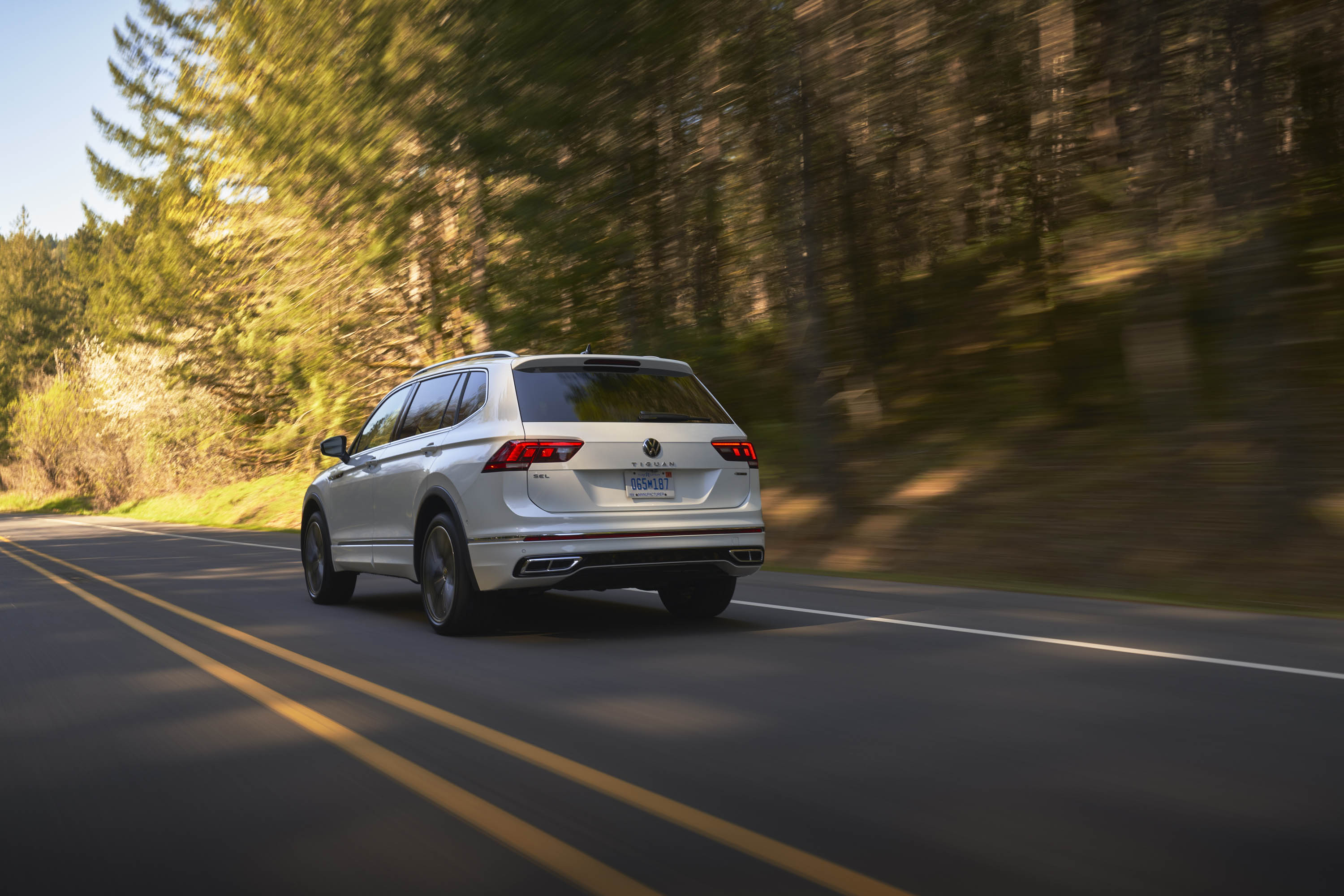 Volkswagen Tiguan SEL R-Line Oryx White