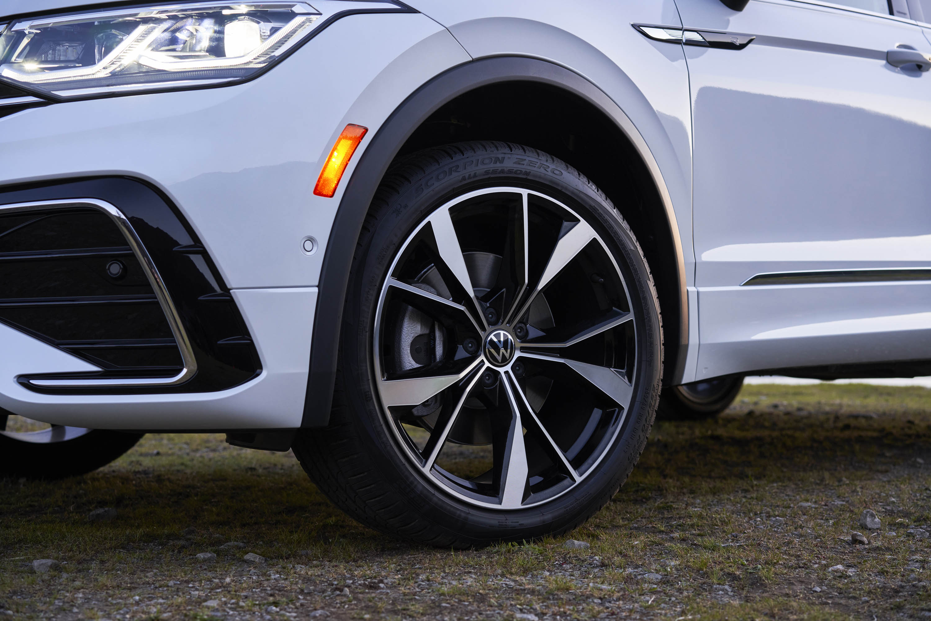 Volkswagen Tiguan SEL R-Line Oryx White