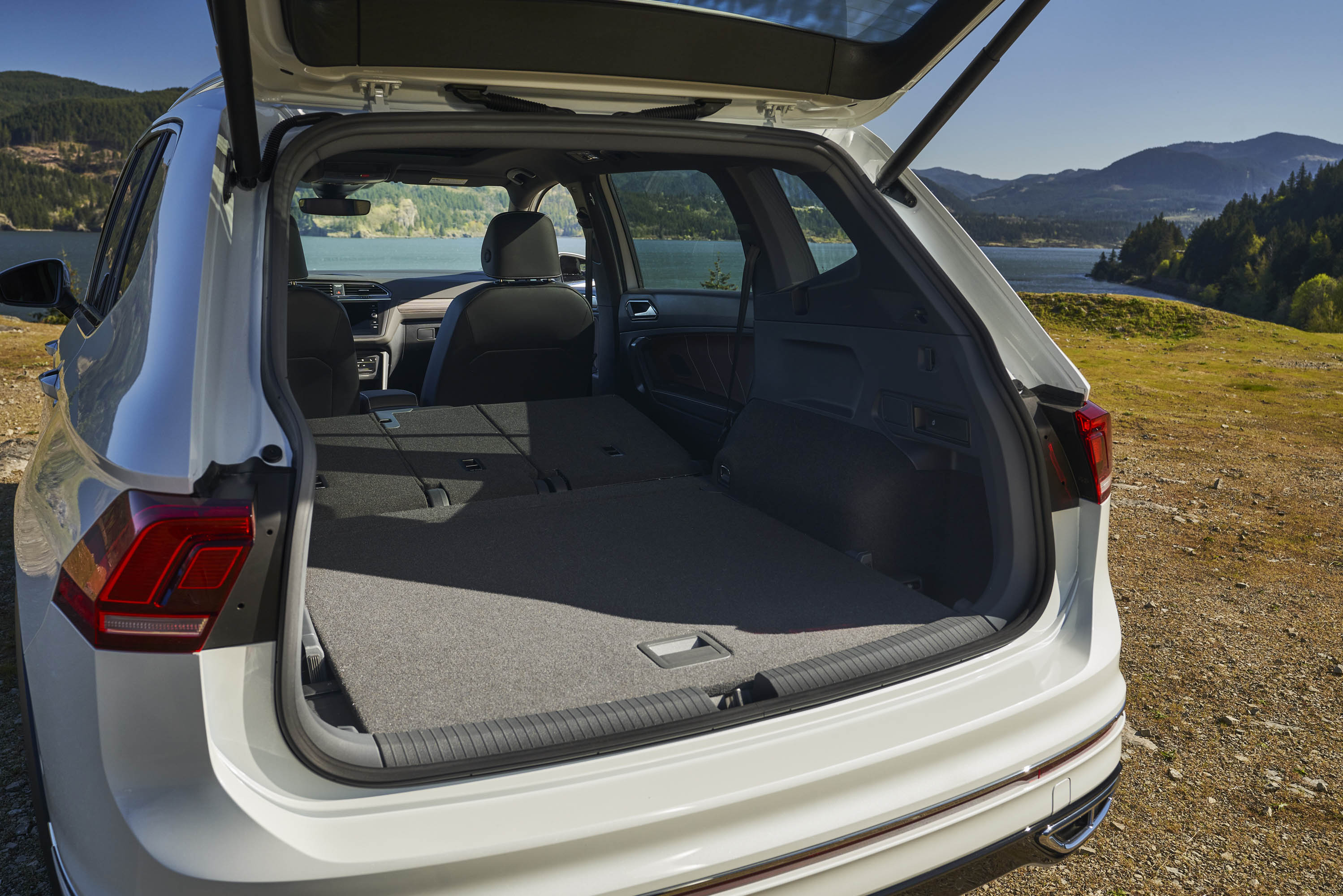 Volkswagen Tiguan SEL R-Line Oryx White