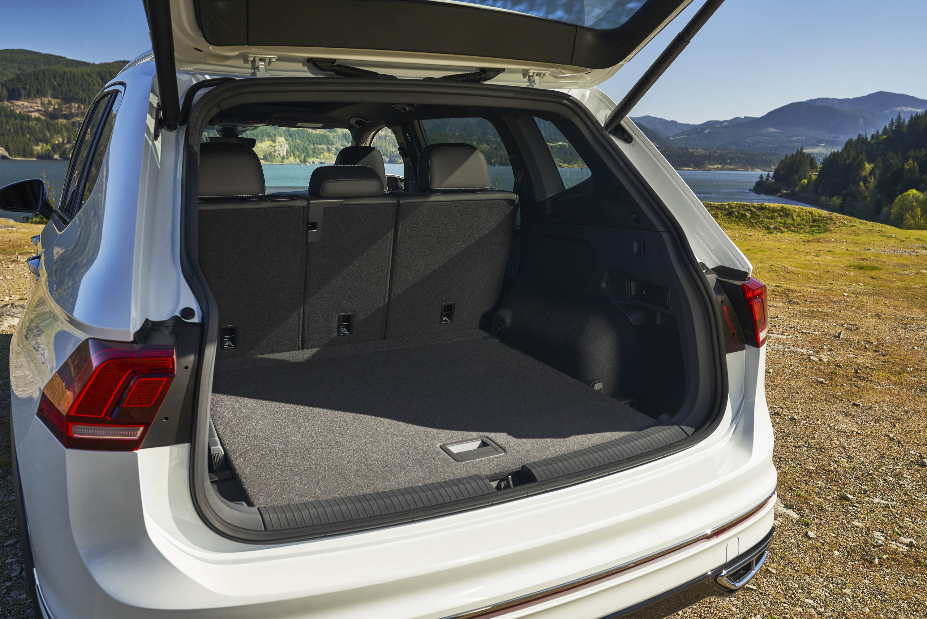 Volkswagen Tiguan SEL R-Line Oryx White