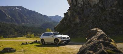 Volkswagen Tiguan SEL R-Line Oryx White (2022) - picture 7 of 32