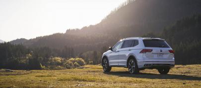 Volkswagen Tiguan SEL R-Line Oryx White (2022) - picture 12 of 32