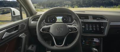 Volkswagen Tiguan SEL R-Line Oryx White (2022) - picture 23 of 32