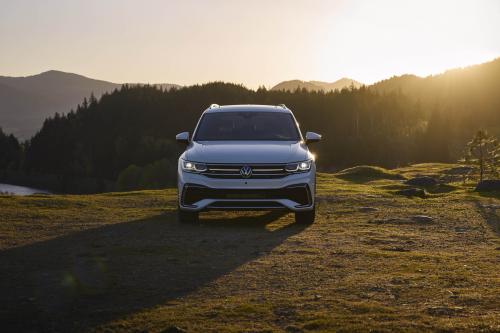 Volkswagen Tiguan SEL R-Line Oryx White (2022) - picture 1 of 32