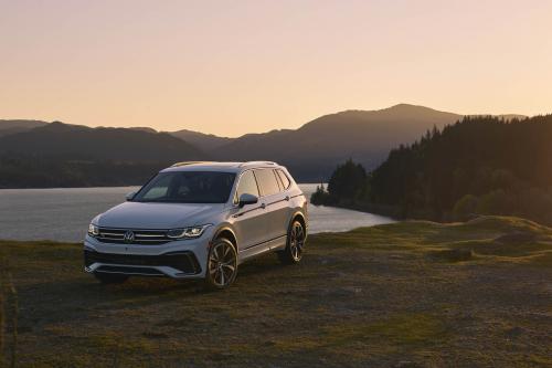 Volkswagen Tiguan SEL R-Line Oryx White (2022) - picture 8 of 32