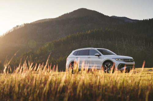 Volkswagen Tiguan SEL R-Line Oryx White (2022) - picture 9 of 32