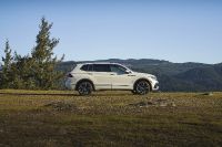 Volkswagen Tiguan SEL R-Line Oryx White (2022) - picture 10 of 32