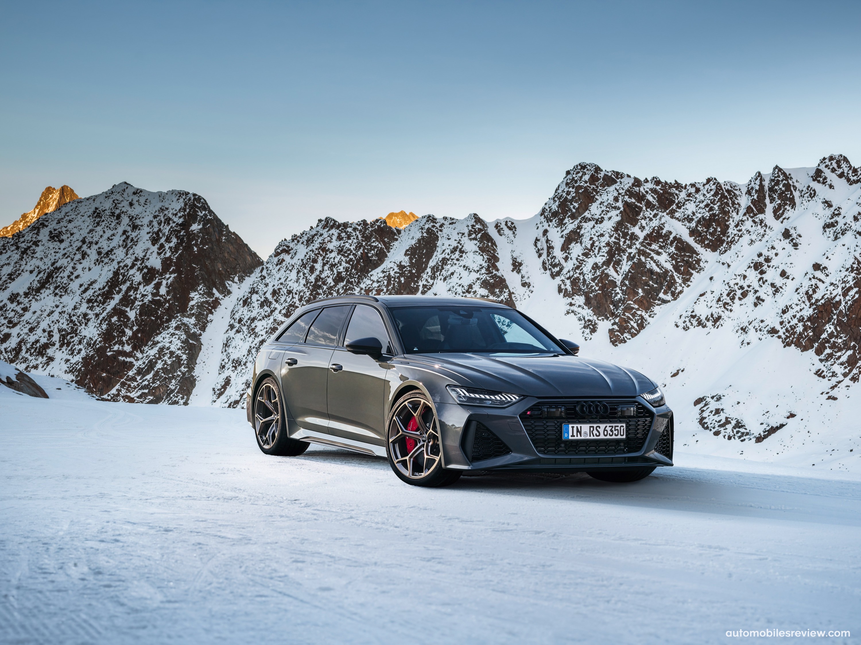 2023 Audi RS6 Avant Performance