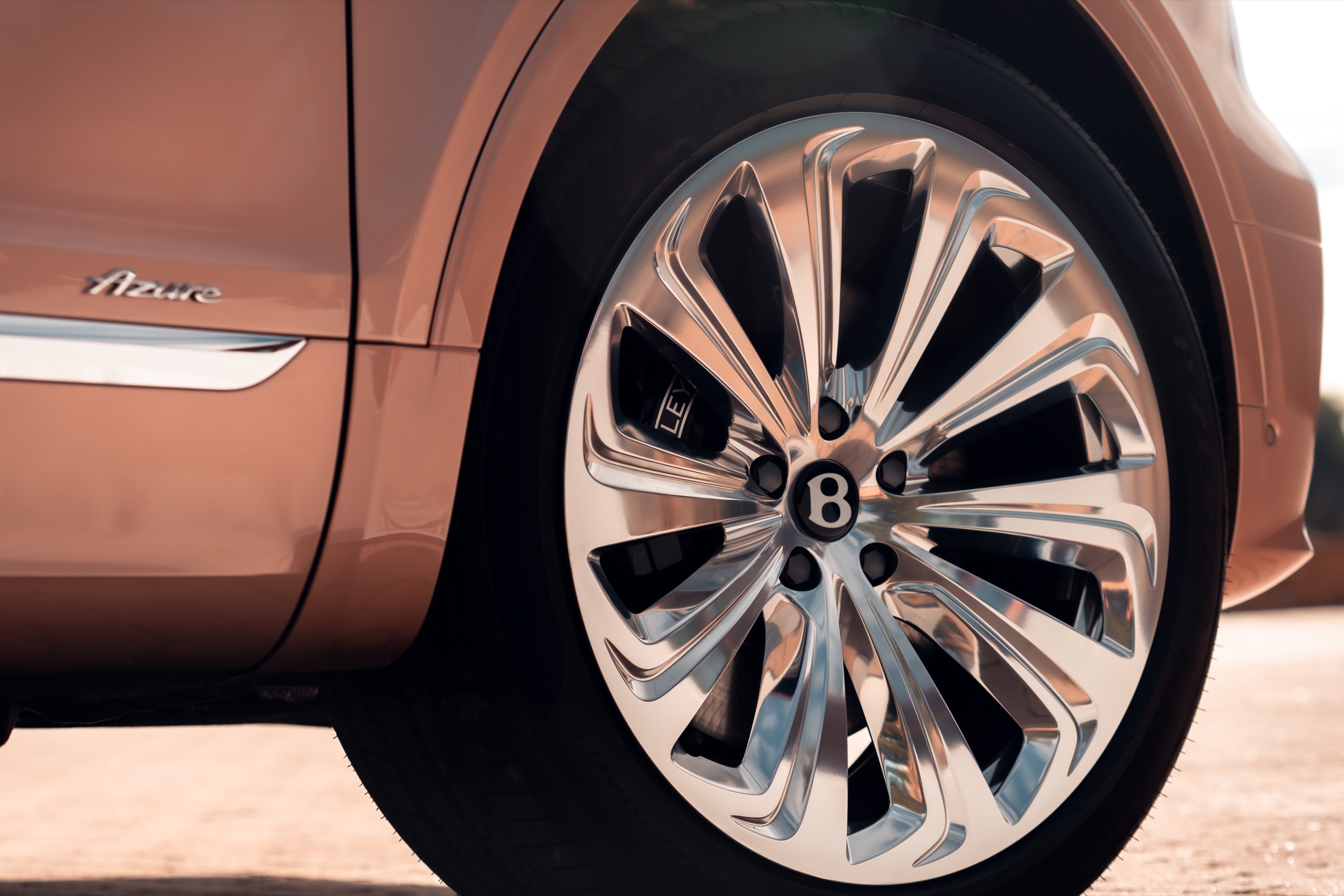 Bentley Bentayga Extended Wheelbase