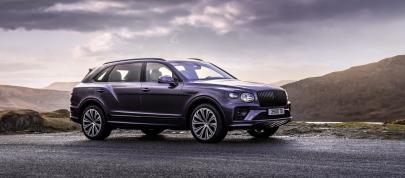 Bentley Bentayga Extended Wheelbase (2023) - picture 12 of 24