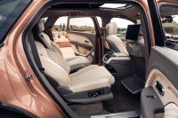 Bentley Bentayga Extended Wheelbase (2023) - picture 10 of 24