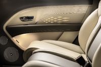 Bentley Bentayga Extended Wheelbase (2023) - picture 22 of 24