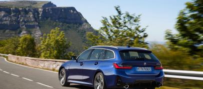 BMW 3-Series Touring (2023) - picture 4 of 37
