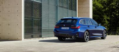 BMW 3-Series Touring (2023) - picture 15 of 37