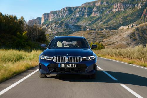 BMW 3-Series Touring (2023) - picture 9 of 37