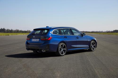 BMW 3-Series Touring (2023) - picture 17 of 37