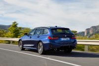BMW 3-Series Touring (2023) - picture 2 of 37