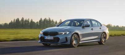 BMW 3-Series (2023) - picture 12 of 42